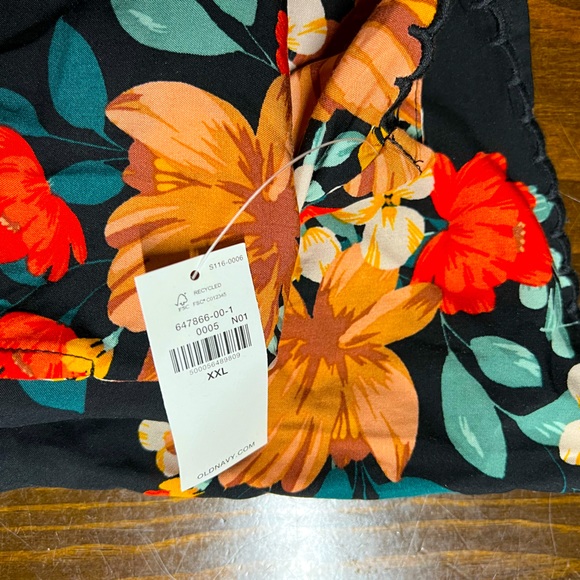 Nwt! Bundle 2 Old Navy xxl black and blue floral cami tops - Picture 4 of 7